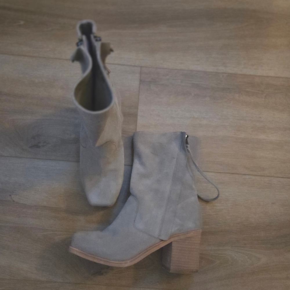 Intentionally Blank Womens Taupe Suede Leather Block Heel Ankle BootsDouble Zip‎